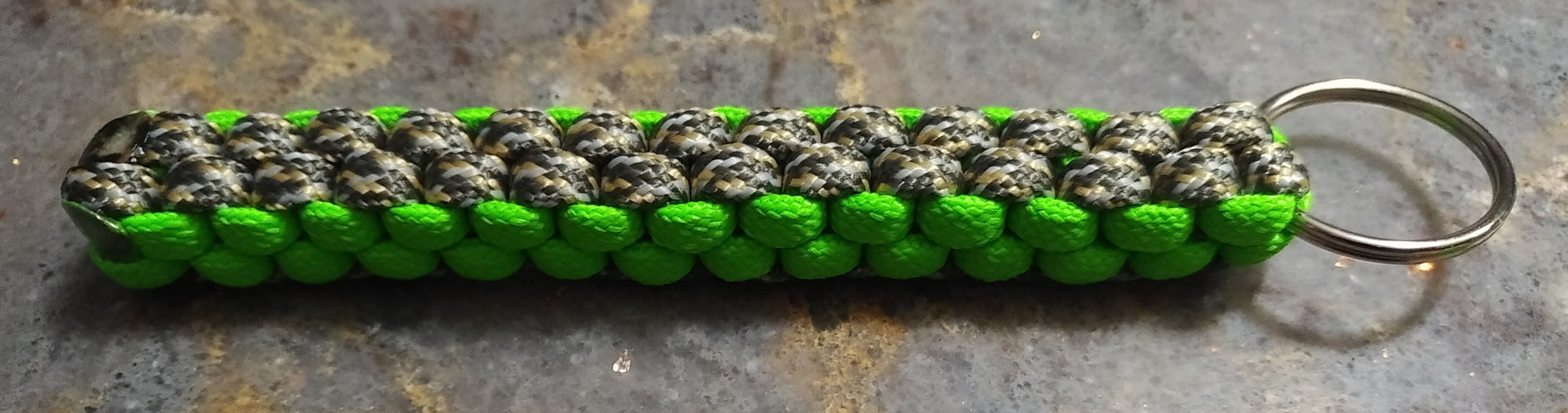 Keychain with round ring in lime green and ACU